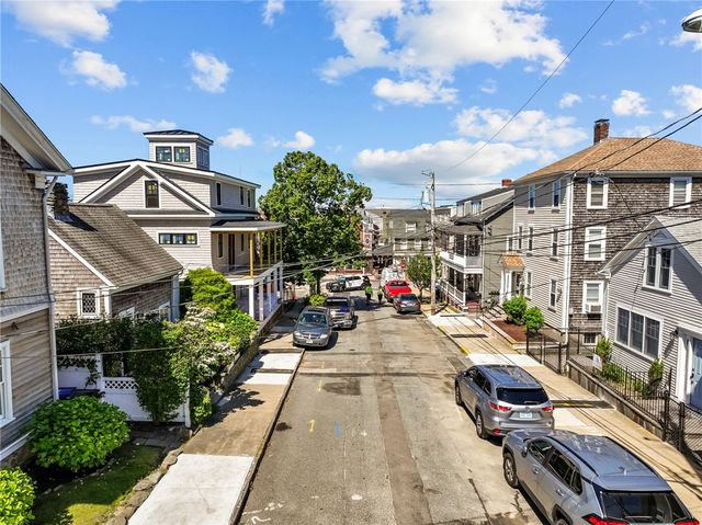 17 Dearborn Street, Newport, RI 02840