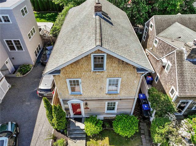 17 Dearborn Street, Newport, RI 02840