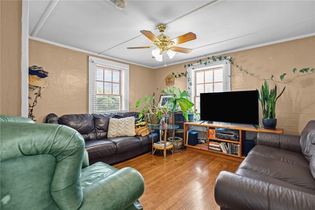 17 Dearborn Street, Newport, RI 02840