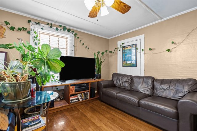 17 Dearborn Street, Newport, RI 02840