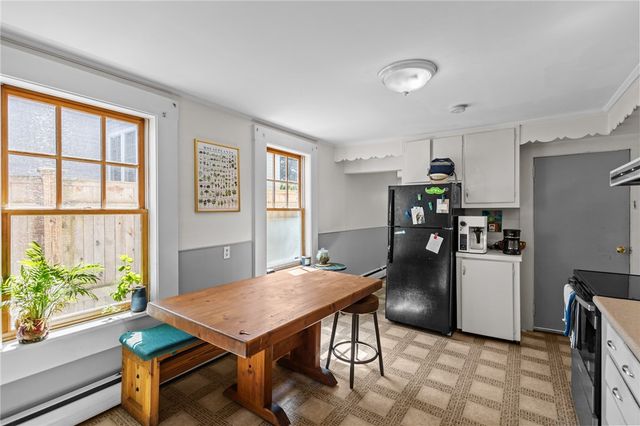 17 Dearborn Street, Newport, RI 02840