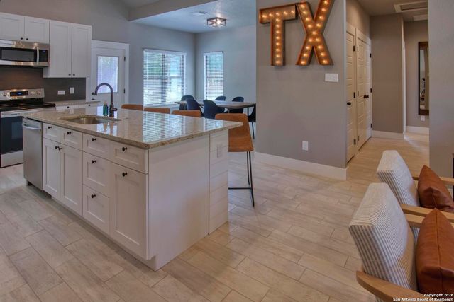 1112 Green Hill, Canyon Lake, TX 78133