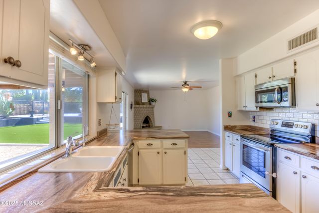 141 S Charleston Avenue, Vail, AZ 85641