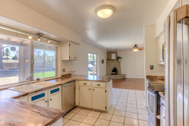 141 S Charleston Avenue, Vail, AZ 85641