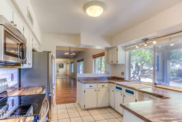 141 S Charleston Avenue, Vail, AZ 85641