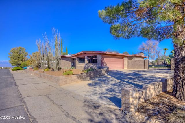141 S Charleston Avenue, Vail, AZ 85641