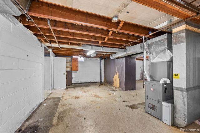 20437 Damman Street, Harper Woods, MI 48225