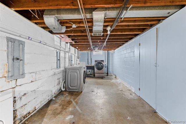 20437 Damman Street, Harper Woods, MI 48225