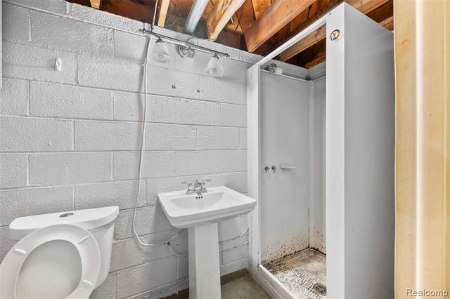 20437 Damman Street, Harper Woods, MI 48225