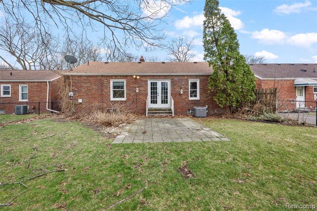 20437 Damman Street, Harper Woods, MI 48225