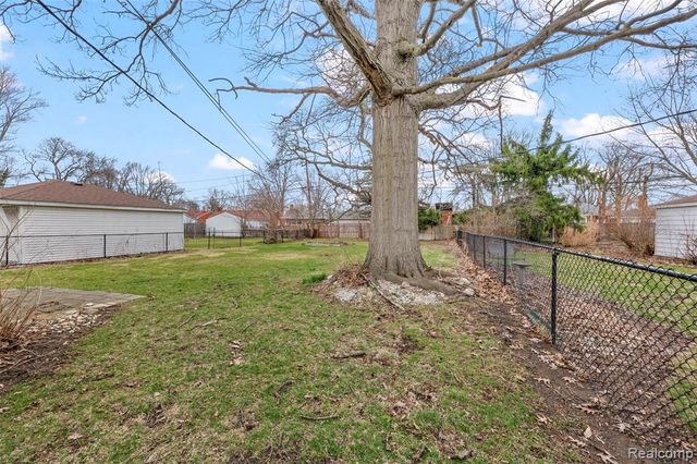 20437 Damman Street, Harper Woods, MI 48225