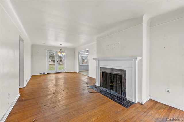 20437 Damman Street, Harper Woods, MI 48225