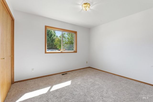 9917 W Whirlaway, Boise, ID 83704