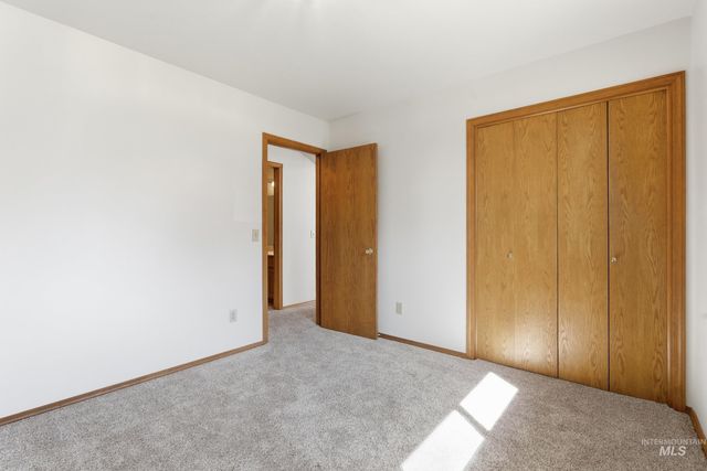 9917 W Whirlaway, Boise, ID 83704