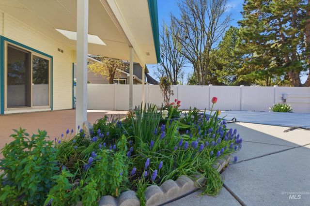 9917 W Whirlaway, Boise, ID 83704