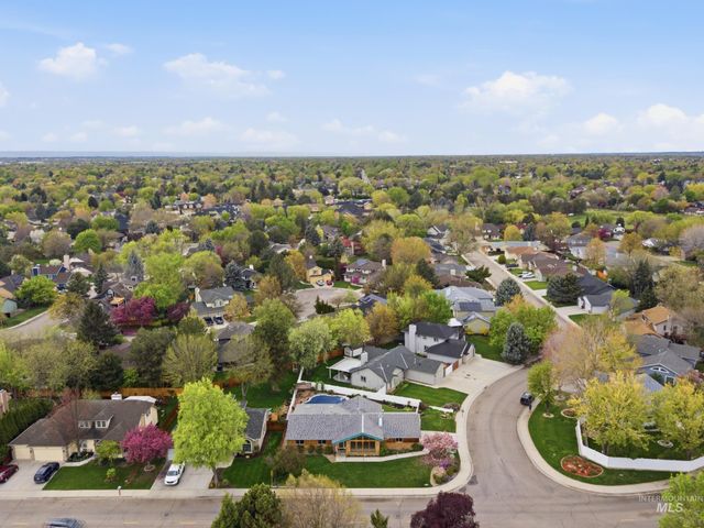 9917 W Whirlaway, Boise, ID 83704