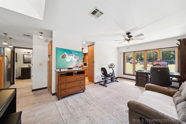 1705 N 233 Road, Mounds, OK 74047