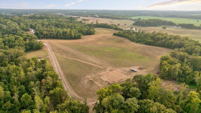 7 Sturgeon Creek Road, Cedar Hill, TN 37032