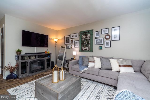 393 KENT LN, Perkasie, PA 18944