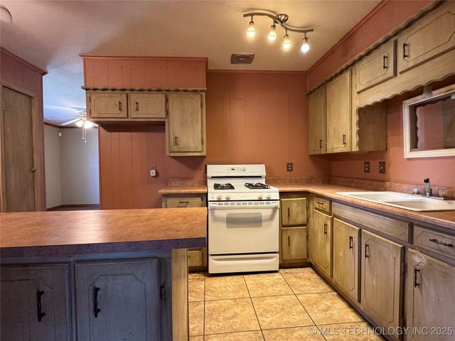 430 NW HIGHLAND, Bartlesville, OK 74003