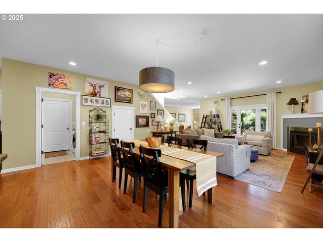 951 S St, Springfield, OR 97477