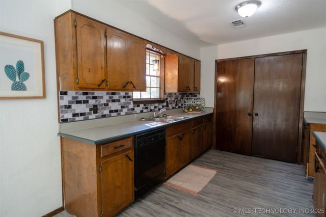 207 SE K, Antlers, OK 74523