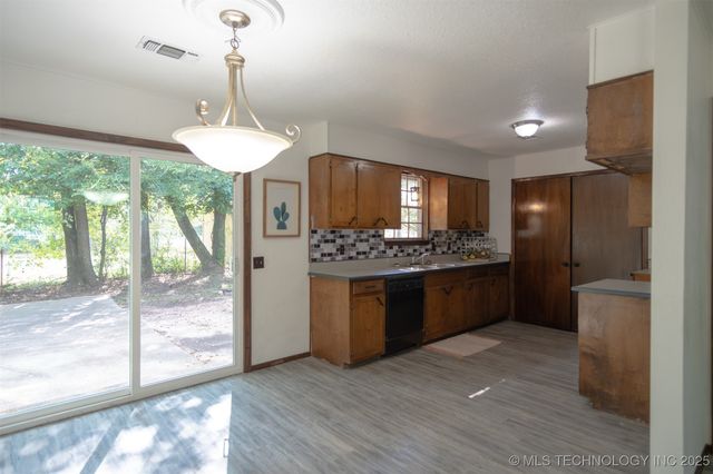 207 SE K, Antlers, OK 74523