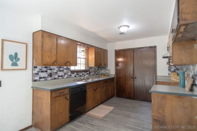 207 SE K, Antlers, OK 74523