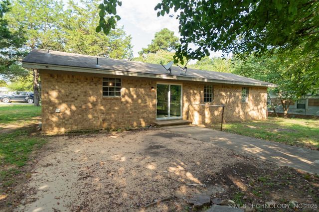 207 SE K, Antlers, OK 74523