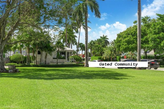 52 Camden Dr, Bal Harbour, FL 33154