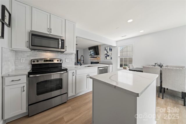 11512 Chapeclane Road, Charlotte, NC 28278