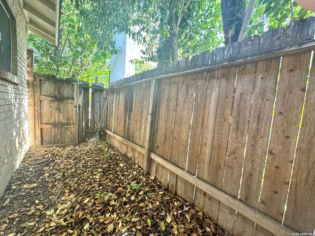 643 W Summit Ave Apt 12, San Antonio, TX 78212
