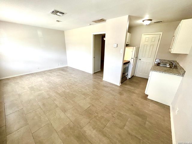 643 W Summit Ave Apt 12, San Antonio, TX 78212