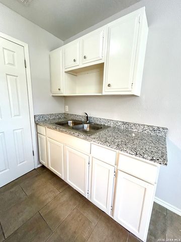 643 W Summit Ave Apt 12, San Antonio, TX 78212