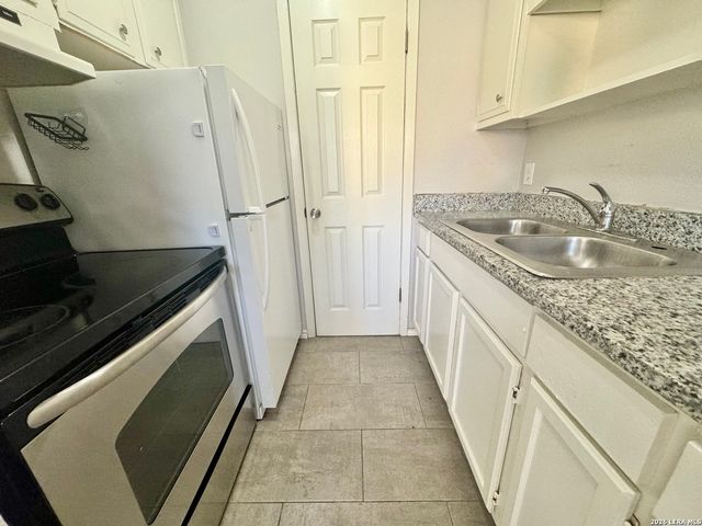 643 W Summit Ave Apt 12, San Antonio, TX 78212