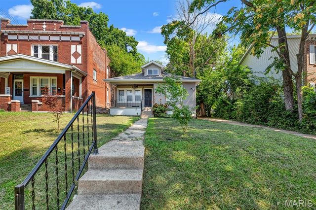6917 Garner Avenue, St Louis, MO 63139