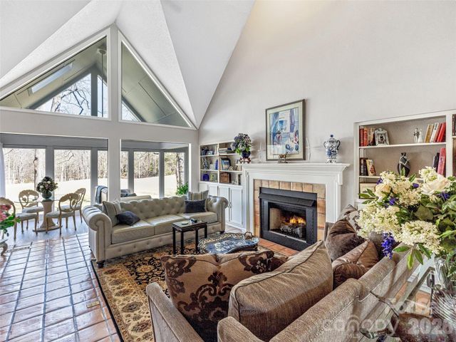 132 Overlook Drive, Flat Rock, NC 28731