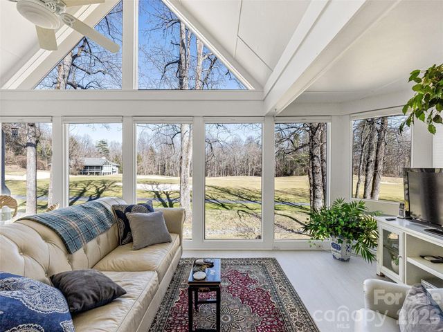 132 Overlook Drive, Flat Rock, NC 28731