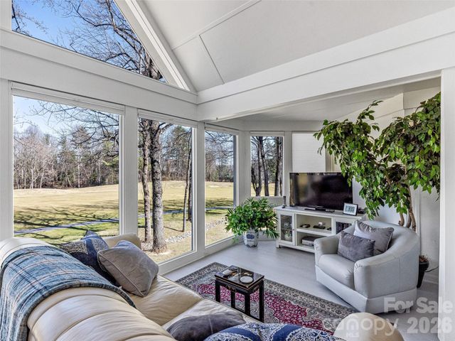 132 Overlook Drive, Flat Rock, NC 28731