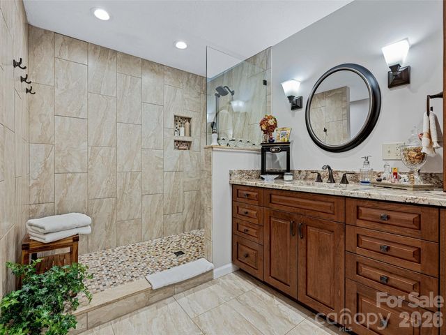 132 Overlook Drive, Flat Rock, NC 28731