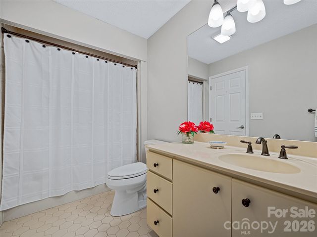 132 Overlook Drive, Flat Rock, NC 28731