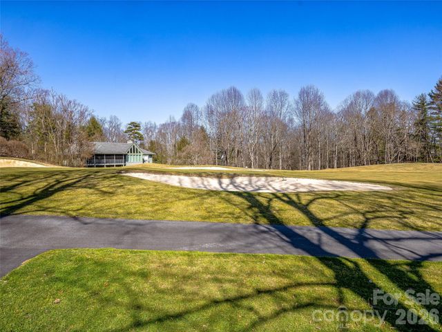 132 Overlook Drive, Flat Rock, NC 28731