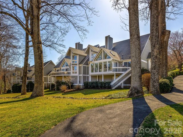 132 Overlook Drive, Flat Rock, NC 28731