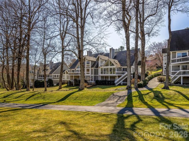 132 Overlook Drive, Flat Rock, NC 28731