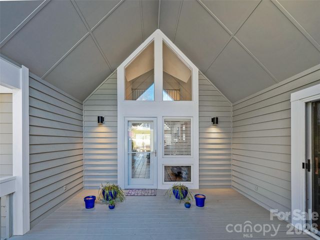 132 Overlook Drive, Flat Rock, NC 28731