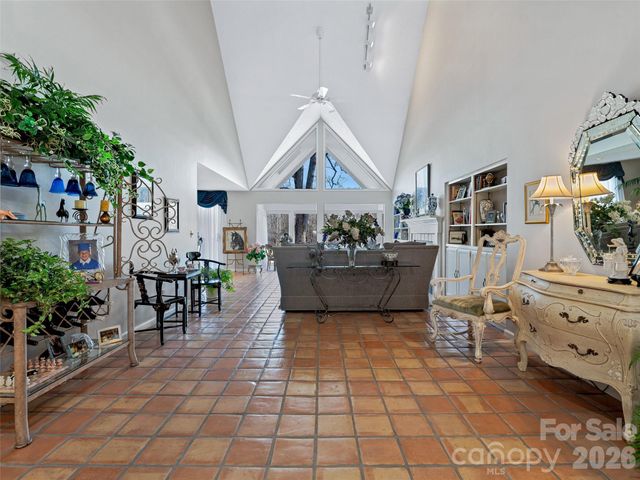 132 Overlook Drive, Flat Rock, NC 28731