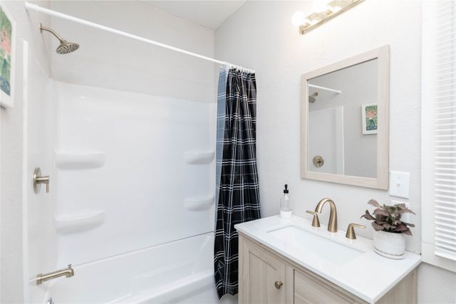 1761 Des Moines Street, Des Moines, IA 50316