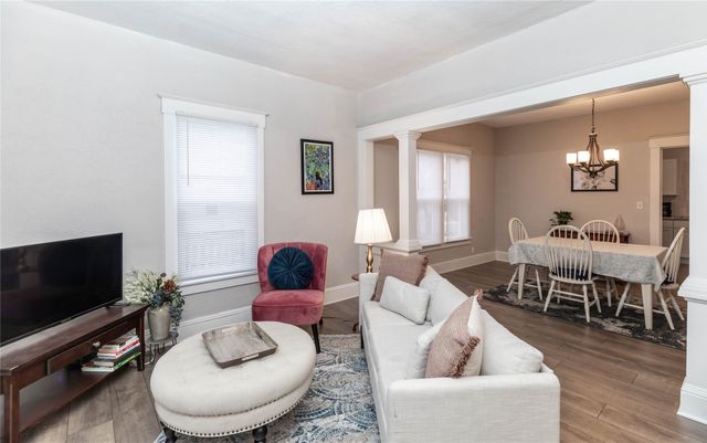 1761 Des Moines Street, Des Moines, IA 50316