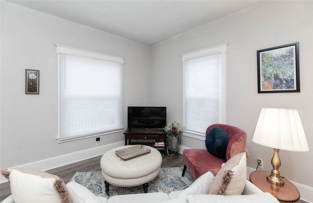 1761 Des Moines Street, Des Moines, IA 50316