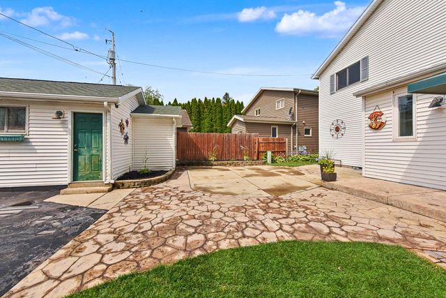 28906 Beach DRIVE, Waterford, WI 53185